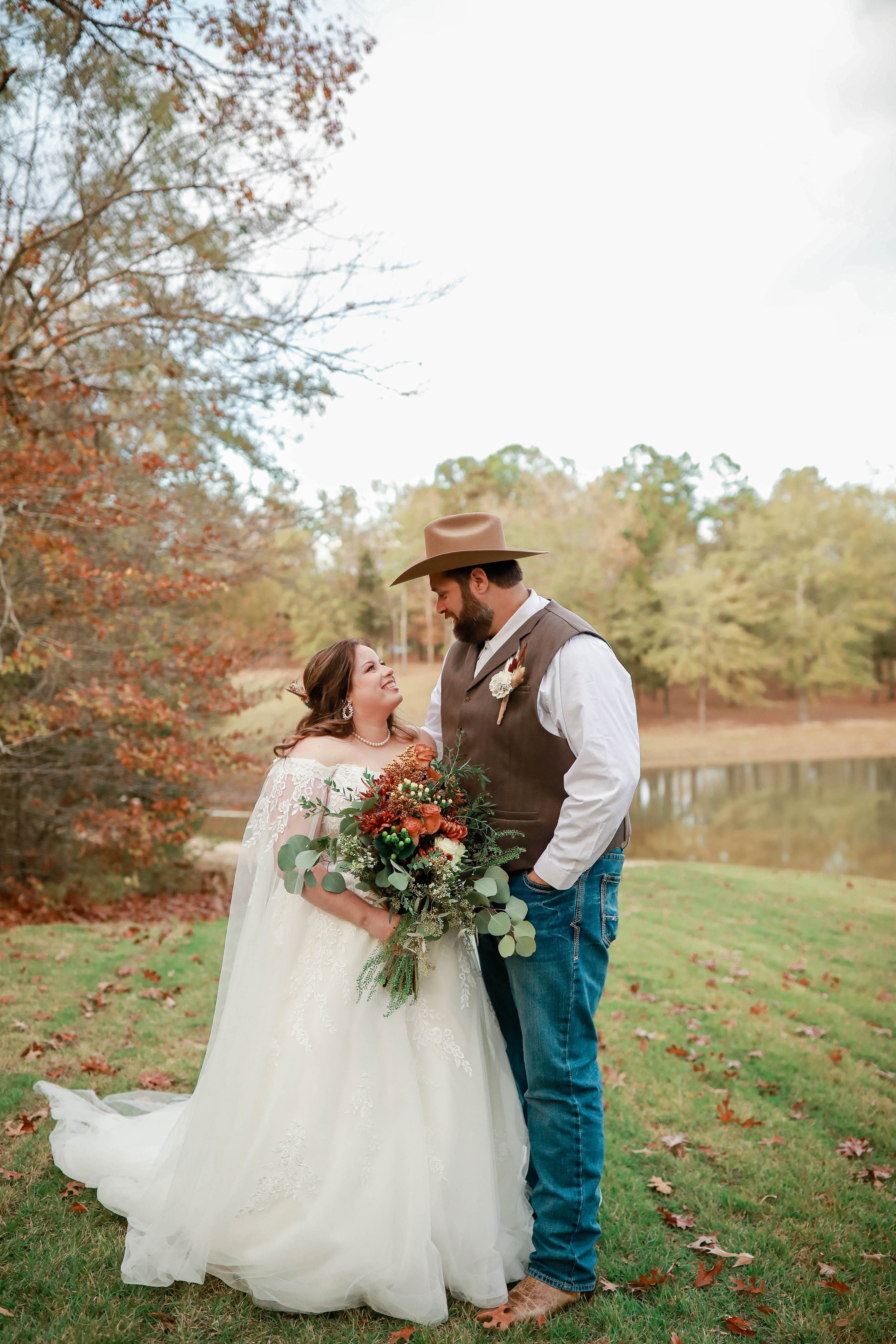 Rustic elegant wedding venue in North Mississippi with cabin and lake