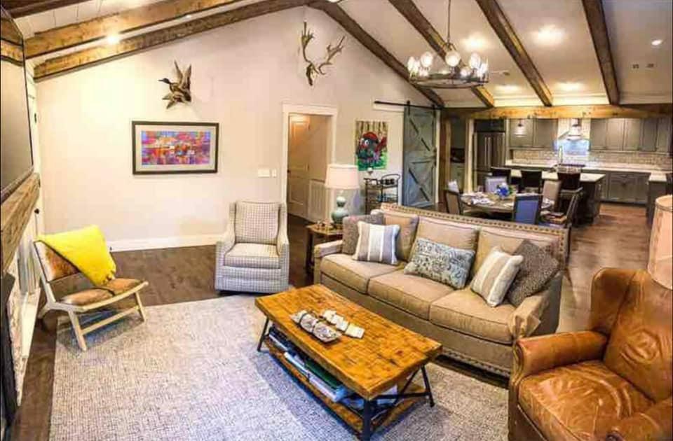 Living room with cozy seating and rustic decor in family-friendly Airbnb near Oxford, Mississippi