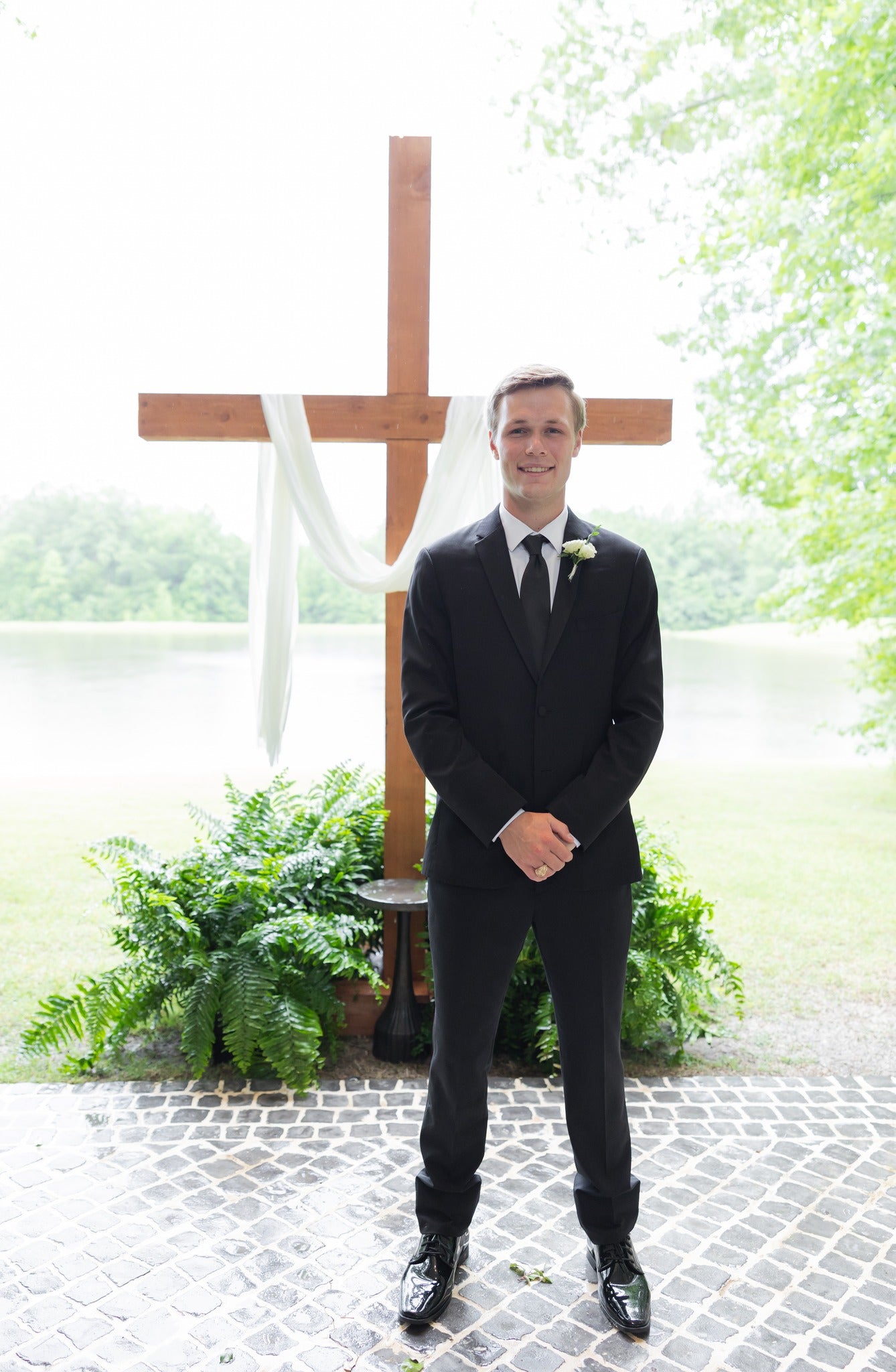 Private countryside wedding venue near Oxford, Mississippi with waterfront and wooded views